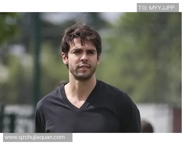 留胡子的足球明星如何在赛场上展现独特魅力与风格