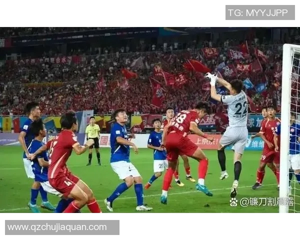 亚洲足球明星同场竞技展现精彩对决引发球迷热潮 亚洲足球明星同场竞技展现精彩对决引发球迷热潮